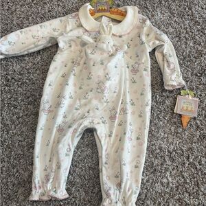 NWT Bunnies by the Bay Cream Bunny Print long sleeve outfit with pull out bunny